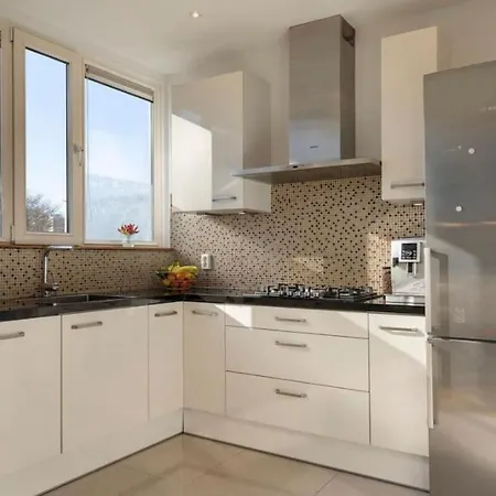 110m2 Modern With 2 Bedrooms! Apartamento *